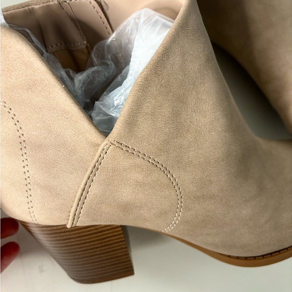 QUPID NWT TAN ANKLE BOOTIES US9 - Picture 4 of 5